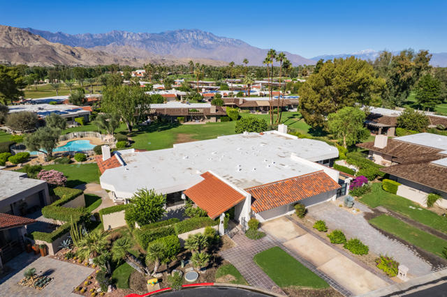 9 Wake Forest Court, Rancho Mirage CA: https://media.crmls.org/mediaz/f03e2ec5-1ac6-42e0-9cdc-30ccfbd38b96.jpg
