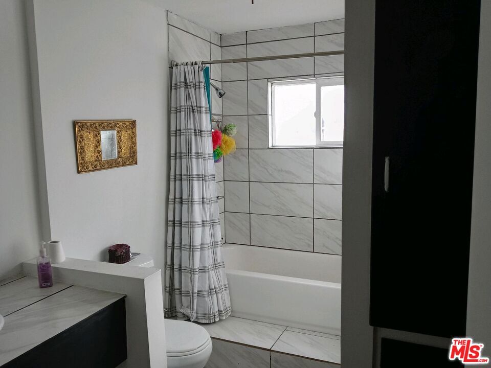 https://media.crmls.org/mediaz/f03e45cd-b058-4acc-8d6c-e5787e9677d6.jpg?preset=X-Large