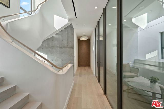 938 -940 Palisades Beach Road, Santa Monica CA: https://media.crmls.org/mediaz/f03e614f-8c8f-4ef2-8d35-79eba7a1fb02.jpg