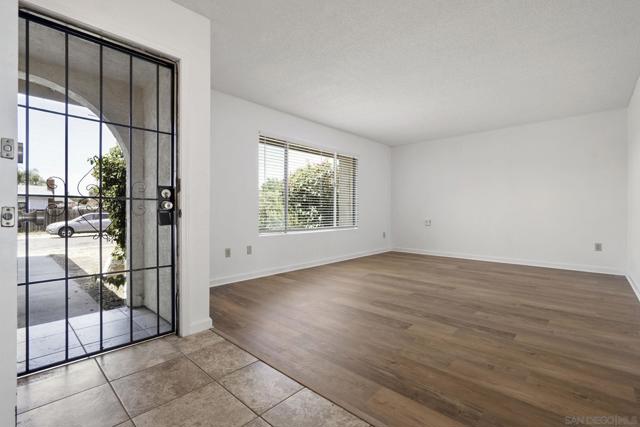 10625 Amantha Ave, San Diego CA: https://media.crmls.org/mediaz/f03e8727-449b-40c8-856d-a2495d262546.jpg