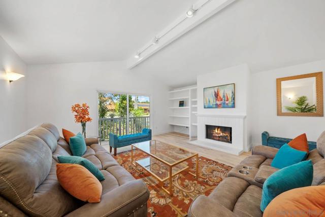 17221 Cloudcroft Dr, Poway CA: https://media.crmls.org/mediaz/f03eb8c4-2c23-443a-a74f-31ab9e52eec1.jpg
