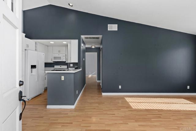 Detail Gallery Image 3 of 29 For 4212 Vista Panorama Way #280,  Oceanside,  CA 92057 - 2 Beds | 1 Baths