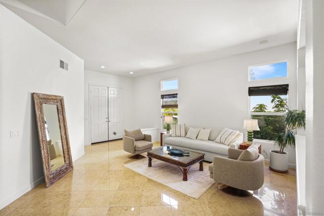 5032 Manor Ridge Ln, San Diego CA: https://media.crmls.org/mediaz/f0407d8a-9437-4a64-867f-5cb32bf165fb.jpg