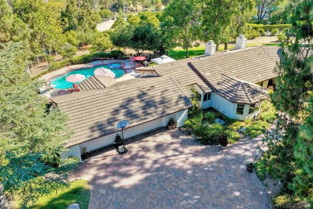 2183 Lundy Lake Dr, Escondido CA: https://media.crmls.org/mediaz/f040e091-1cb1-4667-962f-7447aee2645d.jpg