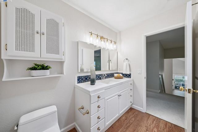 7467 Sundrop Ct, Pleasanton CA: https://media.crmls.org/mediaz/f041ae2b-6074-4167-977c-4d3b0d76040b.jpg