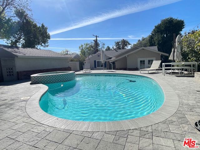 2851 Fairmount Avenue, La Crescenta CA: https://media.crmls.org/mediaz/f041ec5e-d1e1-460b-af48-82a9c82a8b91.jpg