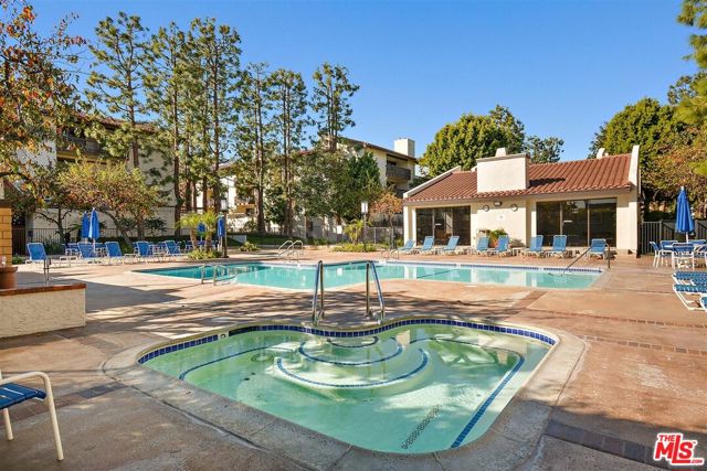 8515 Falmouth Avenue, Playa del Rey CA: https://media.crmls.org/mediaz/f0421788-db07-4e13-8a1e-31716208a548.jpg