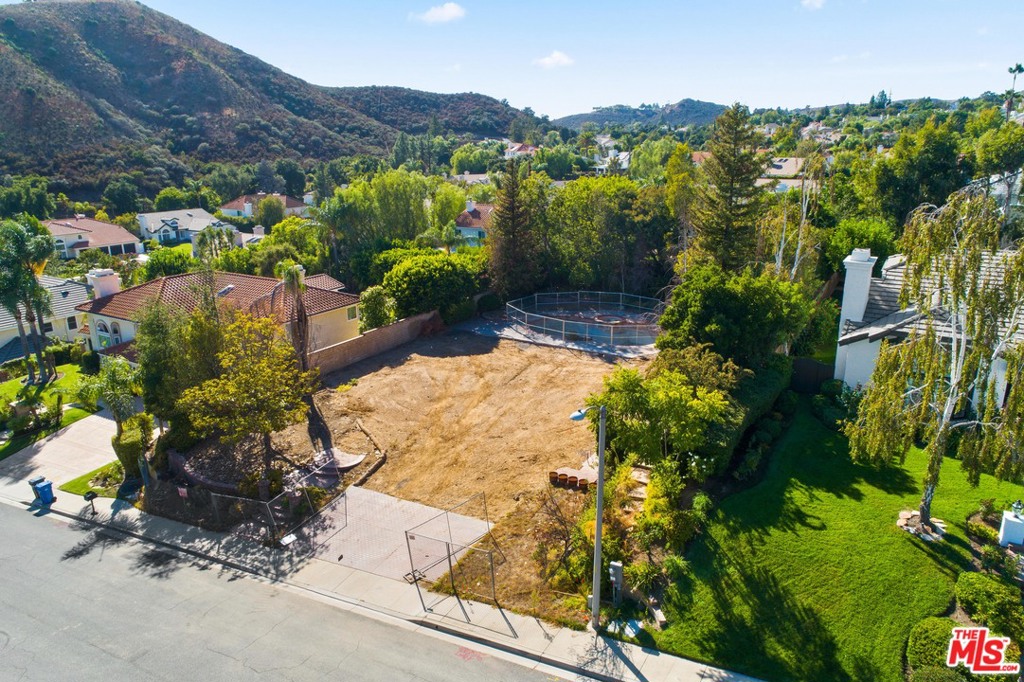 1241 HIDDEN SPRINGS Avenue, Oak Park, CA 91377