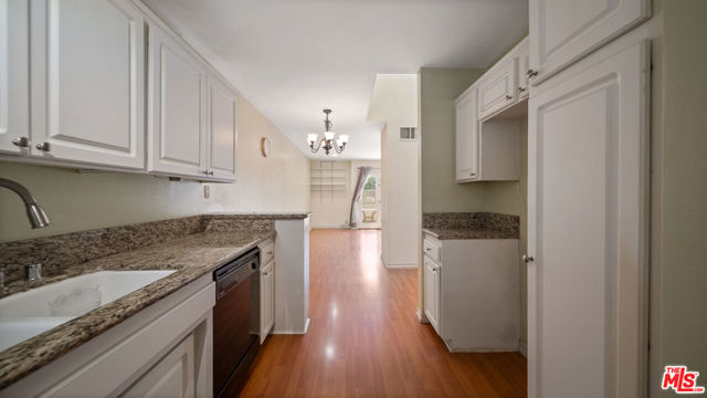 4807 BECK Avenue, 13 photo 4