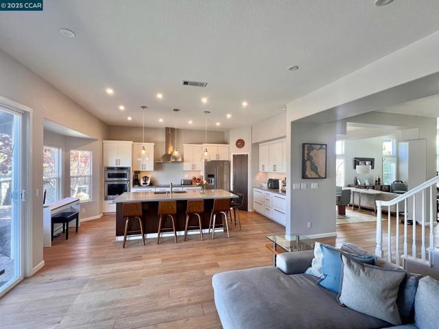 1161 Torrey Pines Place, Clayton CA: https://media.crmls.org/mediaz/f042e365-a2e0-4fe0-8cc8-cc96dceb8a50.jpg