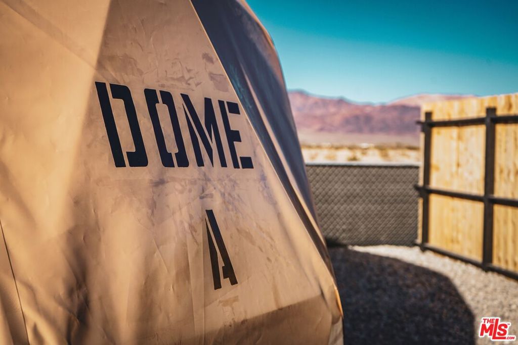 https://media.crmls.org/mediaz/f04365f2-d381-4a16-80e5-f4b125473893.jpg?preset=X-Large