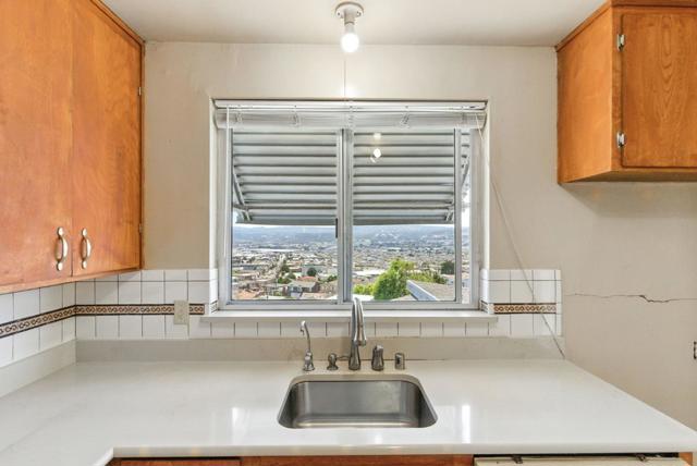 541 Diamond Avenue, South San Francisco CA: https://media.crmls.org/mediaz/f043b623-3408-465c-a33d-b3731eb22f2e.jpg