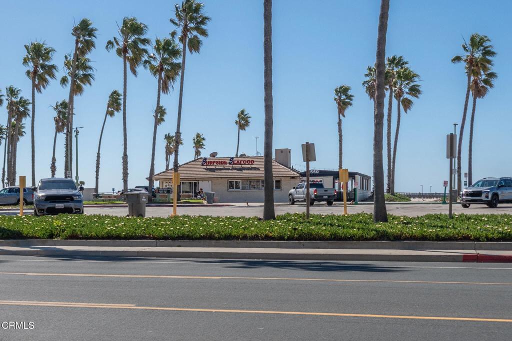 https://media.crmls.org/mediaz/f043bb0e-09ce-4597-9adc-f881a13a2ea0.jpg?preset=X-Large