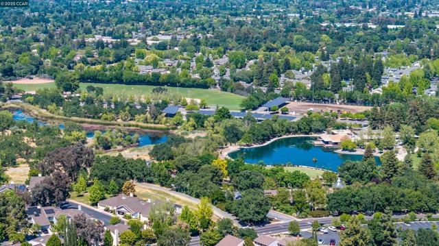 1513 Siskiyou Dr, Walnut Creek CA: https://media.crmls.org/mediaz/f043e9a5-69de-4fba-8c68-f4556b35b593.jpg