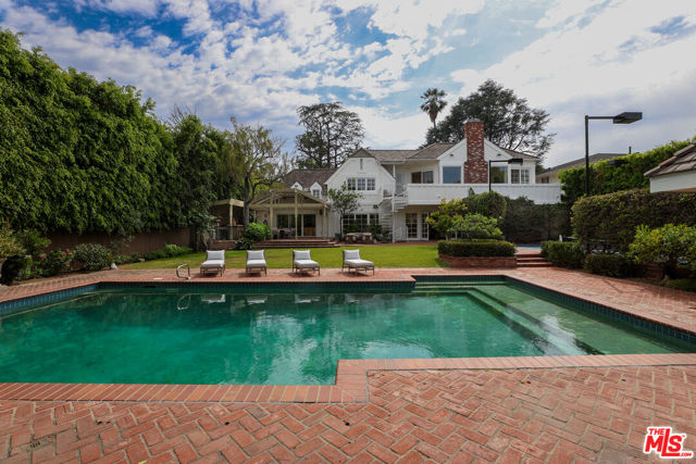 628 N Elm Drive, Beverly Hills CA: https://media.crmls.org/mediaz/f043ed01-1879-4eaf-990a-684a55802944.jpg