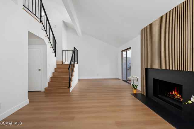 6848 Poppyview Drive, Oak Park CA: https://media.crmls.org/mediaz/f04436b4-020d-4a2a-adf5-d2dfd6509432.jpg
