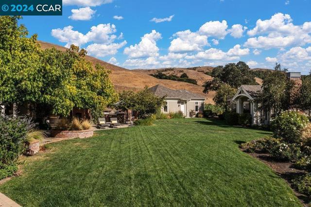 8 Julianna Court, Moraga CA: https://media.crmls.org/mediaz/f0443eba-7110-45e7-b33a-731c419b2ad2.jpg