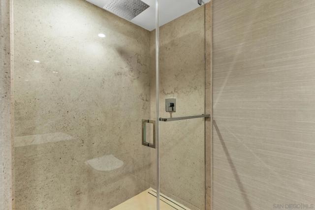 Image 24 of 31 For 1810 Avenida Del Mundo  403