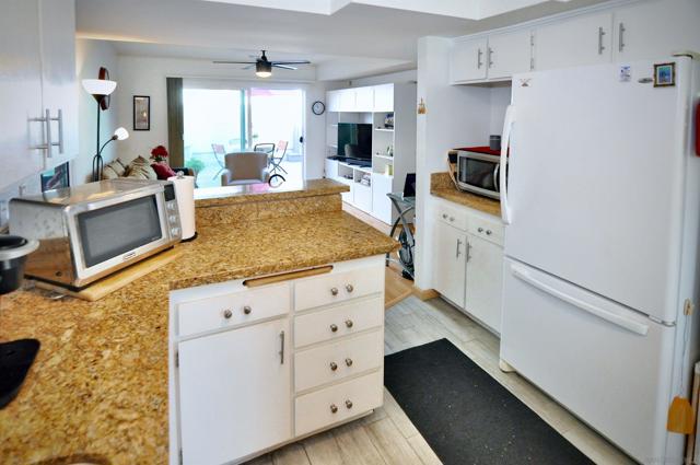 10373 Caminito Banyon, San Diego CA: https://media.crmls.org/mediaz/f044b234-7c4e-41b0-8999-7faad40ee9cb.jpg