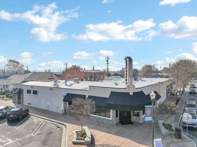 561 1St St, Brentwood CA: https://media.crmls.org/mediaz/f0458cbf-e0f3-4f6b-bb71-3c349e438f30.jpg