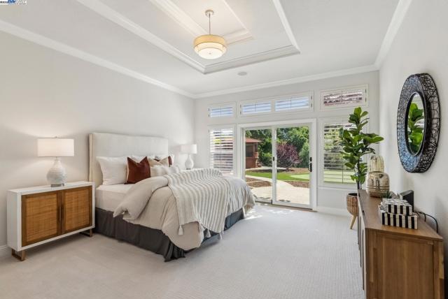 3879 Blackstone Ct, Castro Valley CA: https://media.crmls.org/mediaz/f0465f55-8b46-4e63-b43d-ef30012cdfb1.jpg