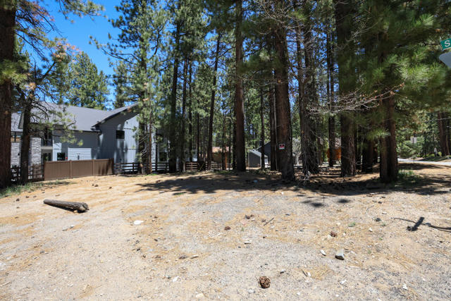 689 Summit Boulevard, Big Bear CA: https://media.crmls.org/mediaz/f046b60a-8734-4978-a569-de20f946c7a8.jpg