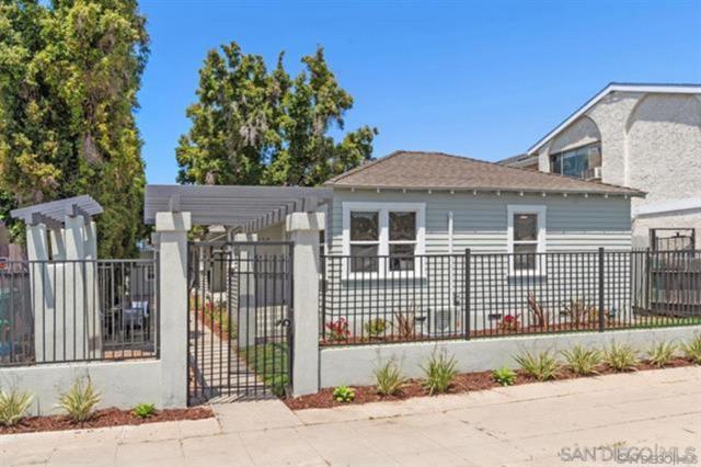 4118 39Th St, San Diego CA: https://media.crmls.org/mediaz/f046f7ca-5fa5-4399-9a2a-2607faef22ac.jpg