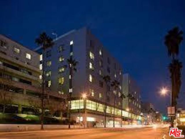 2121 James M Wood Boulevard, Los Angeles CA: https://media.crmls.org/mediaz/f0475630-d188-436a-8945-04f6f4e72965.jpg