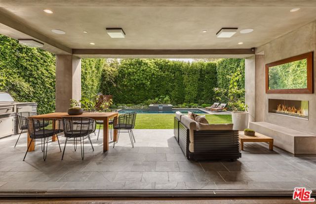 116 S Carmelina Avenue, Los Angeles CA: https://media.crmls.org/mediaz/f0476134-ce56-4893-afcc-e298ade7e73e.jpg