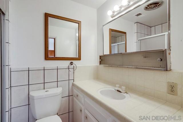 1354 Chalcedony St, San Diego CA: https://media.crmls.org/mediaz/f04863c1-295a-486b-8145-24b3994a4d63.jpg