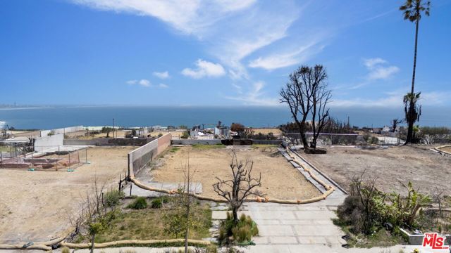 18428 Clifftop Way, Malibu CA: https://media.crmls.org/mediaz/f04895d4-d9b5-4014-824a-b080c1163ee5.jpg