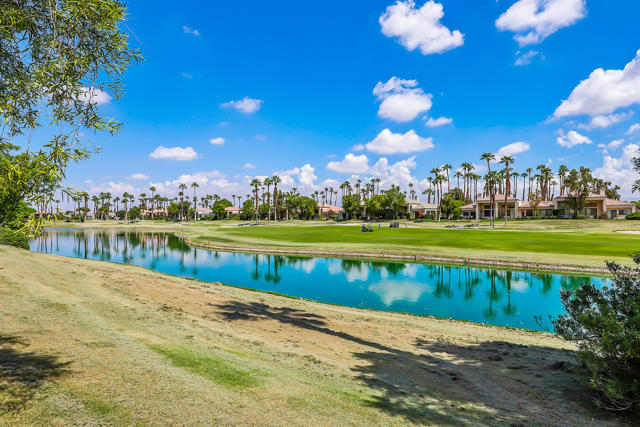 54624 Shoal Creek, La Quinta CA: https://media.crmls.org/mediaz/f048cdda-4b18-434c-b368-891552eb244a.jpg