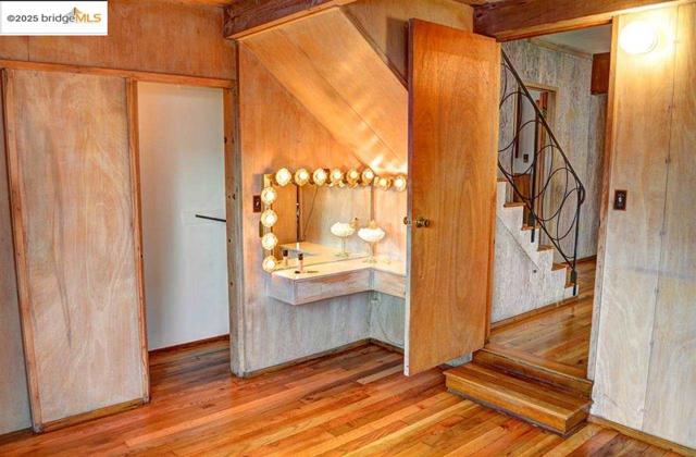 986 Kains Ave, Albany CA: https://media.crmls.org/mediaz/f04a64ad-4c93-449d-9229-3196d0695b18.jpg