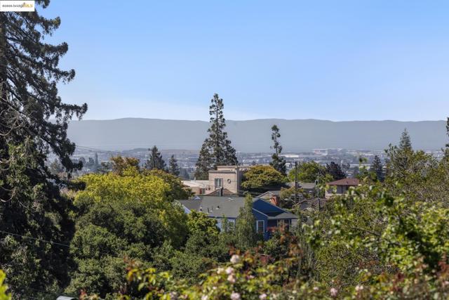 4221 Whittle Ave, Oakland CA: https://media.crmls.org/mediaz/f04a6625-787f-490f-8279-cab25c3121a6.jpg