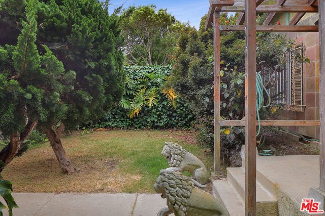 717 Marco Place, Venice CA: https://media.crmls.org/mediaz/f04aa03b-59a6-40fb-bf2f-553c397c70b1.jpg