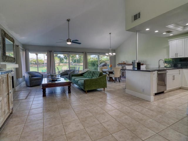 Image 7 of 52 For 77897 Woodhaven Drive