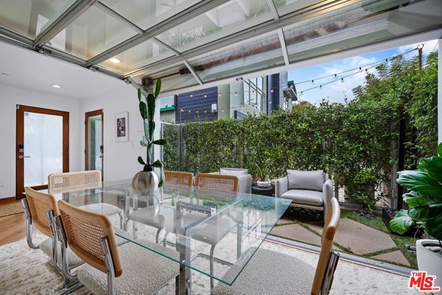 512 Brooks Avenue, Venice CA: https://media.crmls.org/mediaz/f04b5332-22bf-482d-ada3-e7025e4e5d13.jpg
