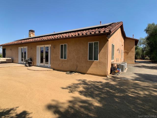 1445 Terracita Ln, Alpine CA: https://media.crmls.org/mediaz/f04b6e73-743c-4bdb-9662-c34ce8147d10.jpg