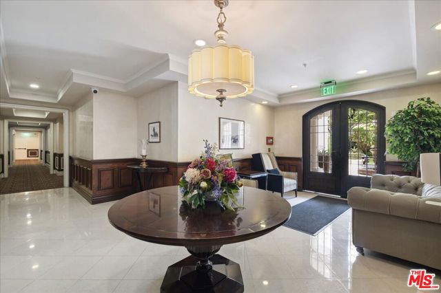 261 S Reeves Drive, Beverly Hills CA: https://media.crmls.org/mediaz/f04b9448-dc8d-4f28-8771-bdc4235ad83d.jpg