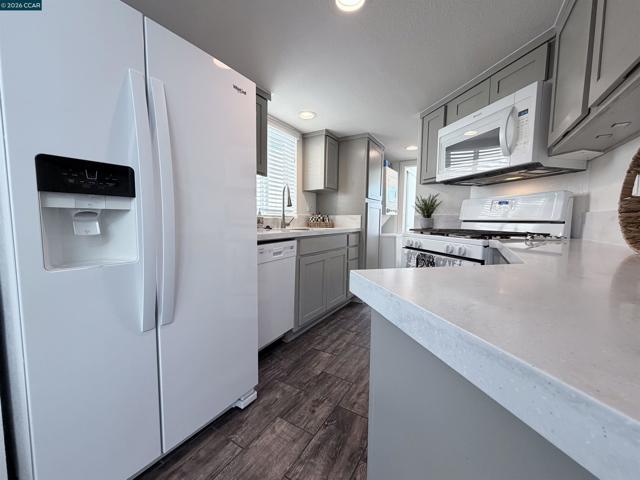 16711 Marsh Creek Rd, Clayton CA: https://media.crmls.org/mediaz/f04bdf36-6e26-495e-a8a7-a9ccb8328f66.jpg