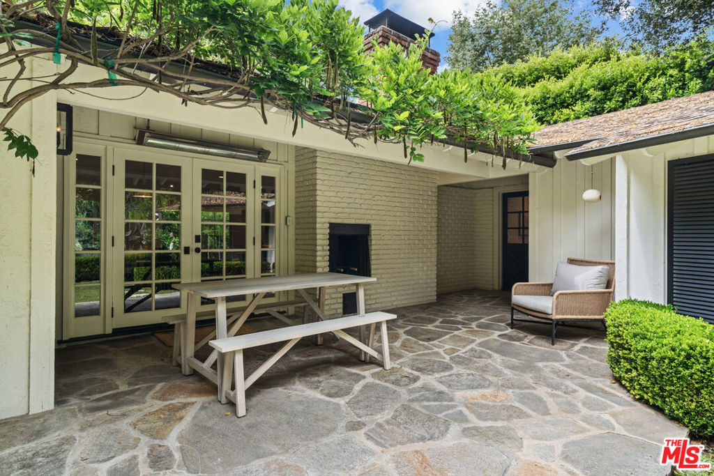 2107 El Roble Lane