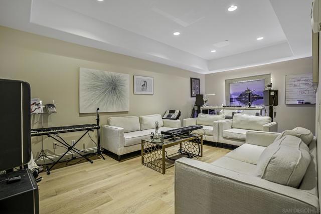7335 El Fuerte St, Carlsbad CA: https://media.crmls.org/mediaz/f04c7e18-3d7f-4aa4-b346-7ed6fe81c0d3.jpg