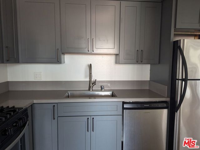 310 S Kenmore Avenue, Los Angeles CA: https://media.crmls.org/mediaz/f04ca5cb-ee5d-4a36-9258-bf8efac2f219.jpg