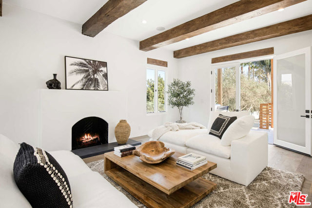27405 Pacific Coast Highway, Malibu CA: https://media.crmls.org/mediaz/f04cc3d7-691f-43be-aa48-4c2471238409.jpg