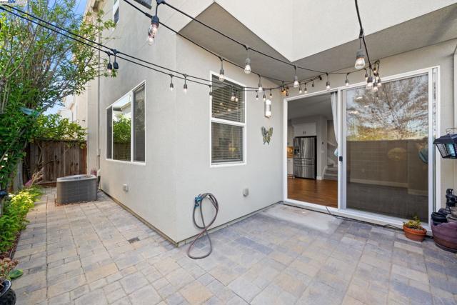 8563 Schooner Way, Newark CA: https://media.crmls.org/mediaz/f04ccbe3-b9e1-45fa-ae48-8b7bb5afee01.jpg