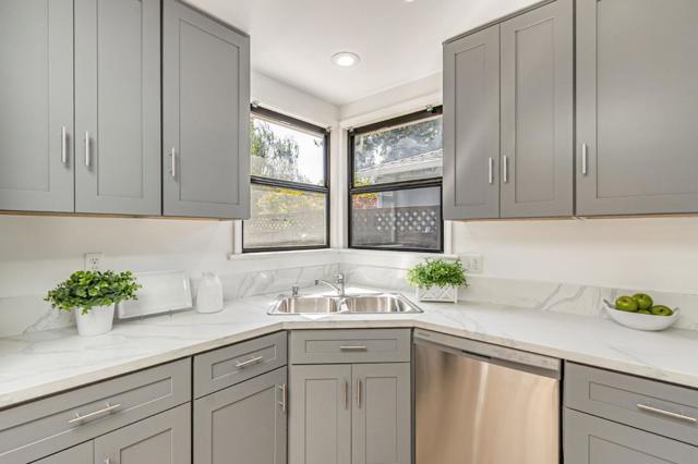 928 Peggy Lane, Menlo Park CA: https://media.crmls.org/mediaz/f04cda1b-2472-4e19-8e91-612edf4f534c.jpg