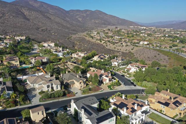 2957 Ranch Gate Rd, Chula Vista CA: https://media.crmls.org/mediaz/f04cdbb3-9c5c-4bd5-a293-e89b1071b6a5.jpg