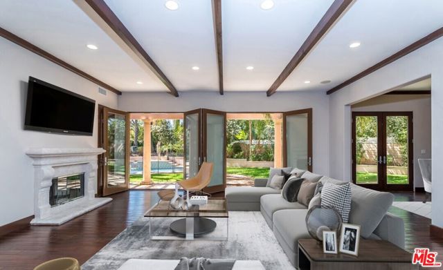 5427 Genesta Avenue, Encino CA: https://media.crmls.org/mediaz/f04d6f09-51c5-48db-9829-95f5b5abfbc1.jpg