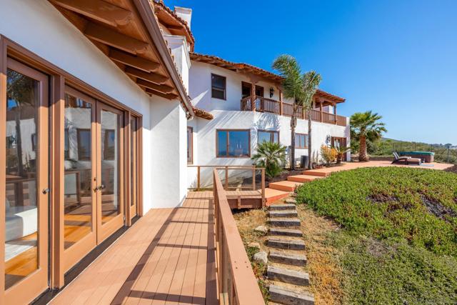 859 Cocos Dr, San Marcos CA: https://media.crmls.org/mediaz/f04d7559-a208-440f-8b77-918205fd8873.jpg