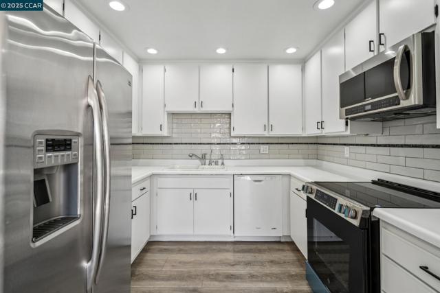 3513 Stone Pl, Antioch CA: https://media.crmls.org/mediaz/f04d8df7-46e3-4ea0-be15-a071ff4f9f7e.jpg